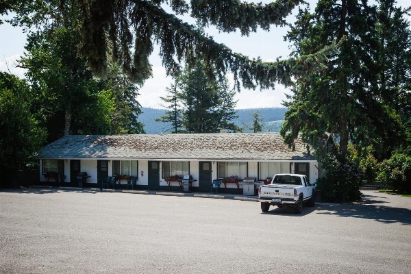 Lakeside Motel image 27